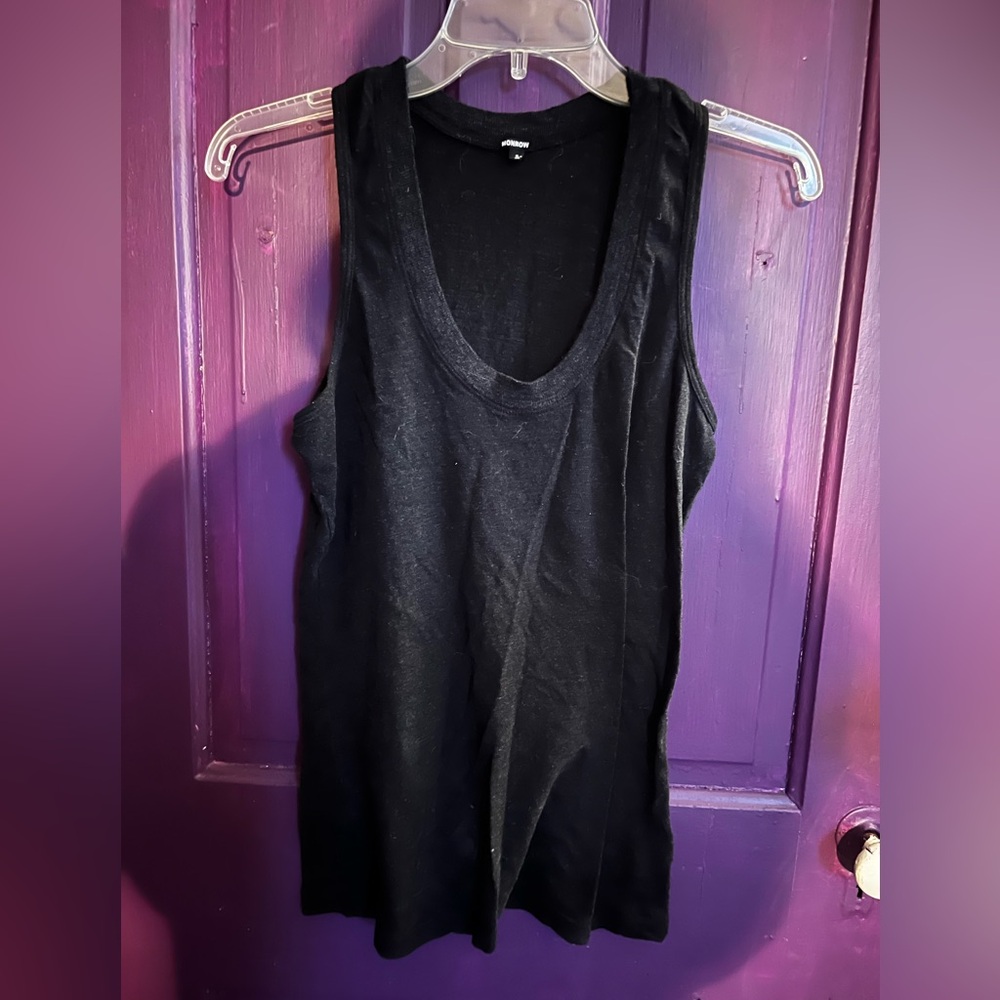 Dark gray Monrow tank